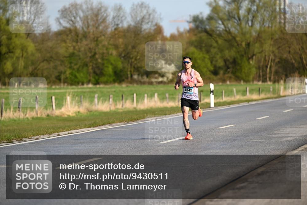 12.04.2026 - 45. Internationalen Wilhelmsburger Insellauf Dr. Thomas Lammeyer http://msf.ph/oto/9430511 12.04.2026 09:07:02 Laufen 4342 meine-sportfotos.de