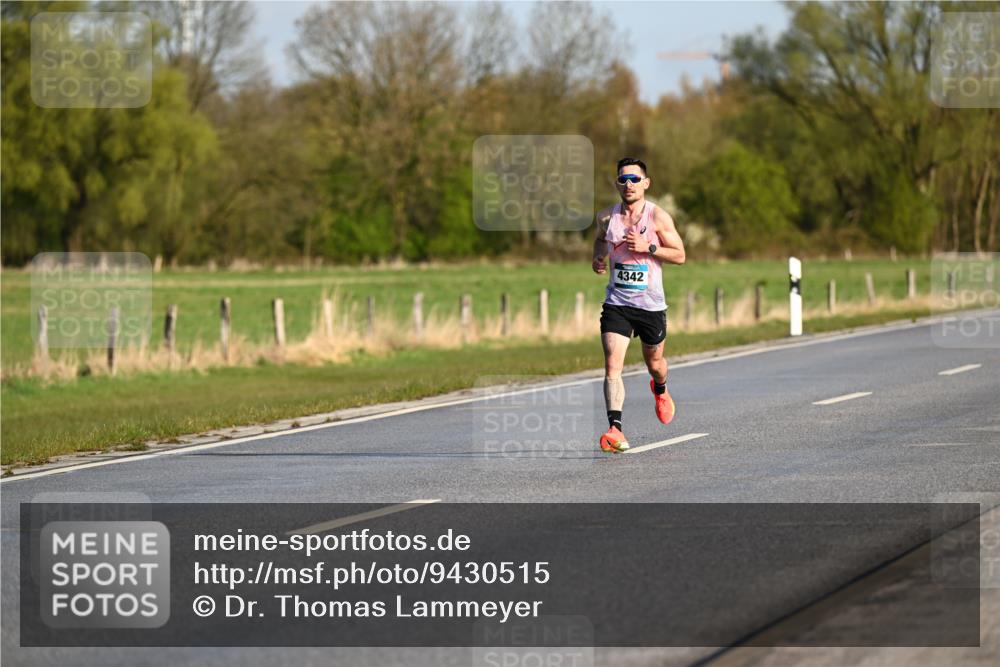 12.04.2026 - 45. Internationalen Wilhelmsburger Insellauf Dr. Thomas Lammeyer http://msf.ph/oto/9430515 12.04.2026 09:07:03 Laufen 4342 meine-sportfotos.de