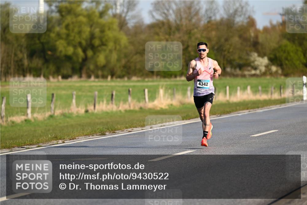 12.04.2026 - 45. Internationalen Wilhelmsburger Insellauf Dr. Thomas Lammeyer http://msf.ph/oto/9430522 12.04.2026 09:07:04 Laufen 4342, 41, 56 meine-sportfotos.de