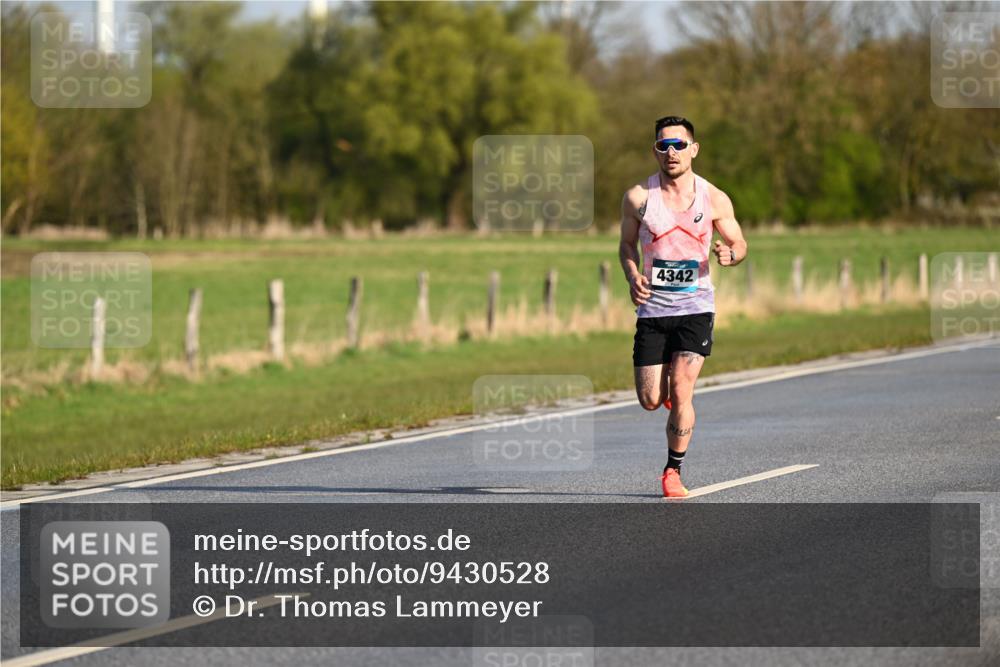 12.04.2026 - 45. Internationalen Wilhelmsburger Insellauf Dr. Thomas Lammeyer http://msf.ph/oto/9430528 12.04.2026 09:07:05 Laufen 4342 meine-sportfotos.de