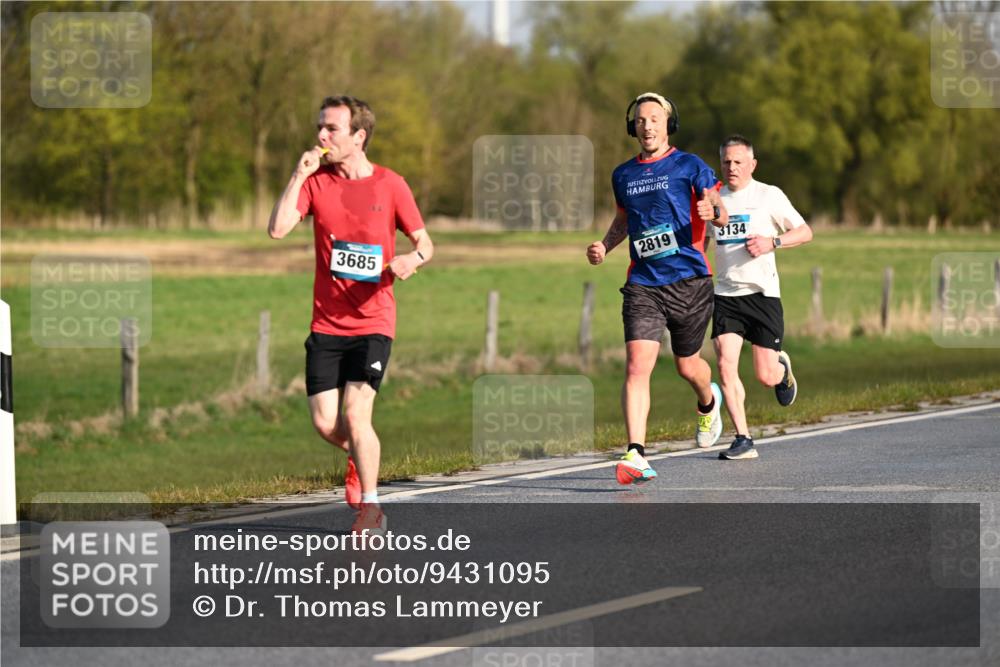 12.04.2026 - 45. Internationalen Wilhelmsburger Insellauf Dr. Thomas Lammeyer http://msf.ph/oto/9431095 12.04.2026 09:10:25 Laufen 3685, 2819, 3134 meine-sportfotos.de