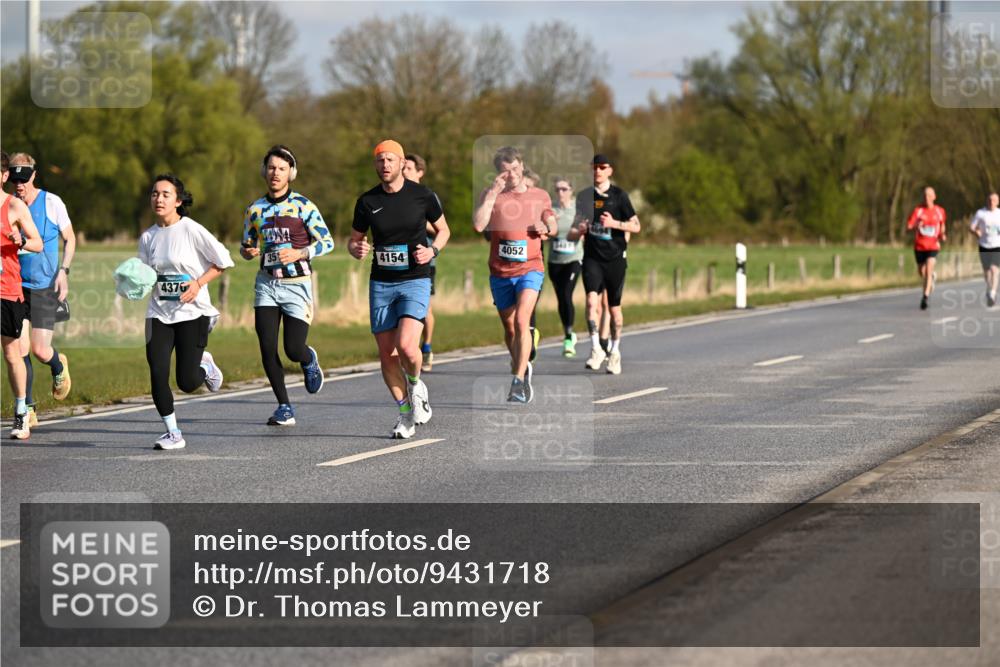 12.04.2026 - 45. Internationalen Wilhelmsburger Insellauf Dr. Thomas Lammeyer http://msf.ph/oto/9431718 12.04.2026 09:12:40 Laufen 4694, 3407, 4052, 4154, 4370, 35 meine-sportfotos.de