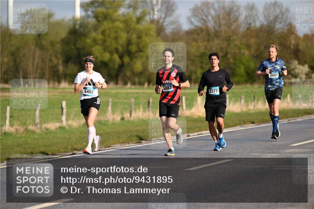 12.04.2026 - 45. Internationalen Wilhelmsburger Insellauf Dr. Thomas Lammeyer http://msf.ph/oto/9431895 12.04.2026 09:13:18 Laufen 5452, 4087, 2377, 3047 meine-sportfotos.de