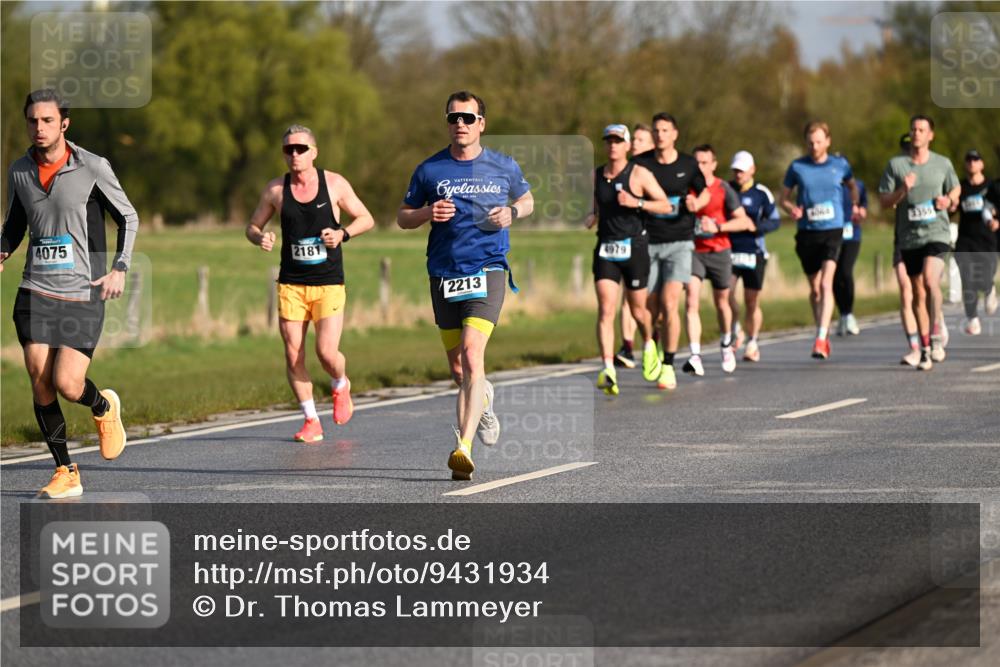 12.04.2026 - 45. Internationalen Wilhelmsburger Insellauf Dr. Thomas Lammeyer http://msf.ph/oto/9431934 12.04.2026 09:13:24 Laufen 4075, 2181, 2213, 4979, 3355 meine-sportfotos.de