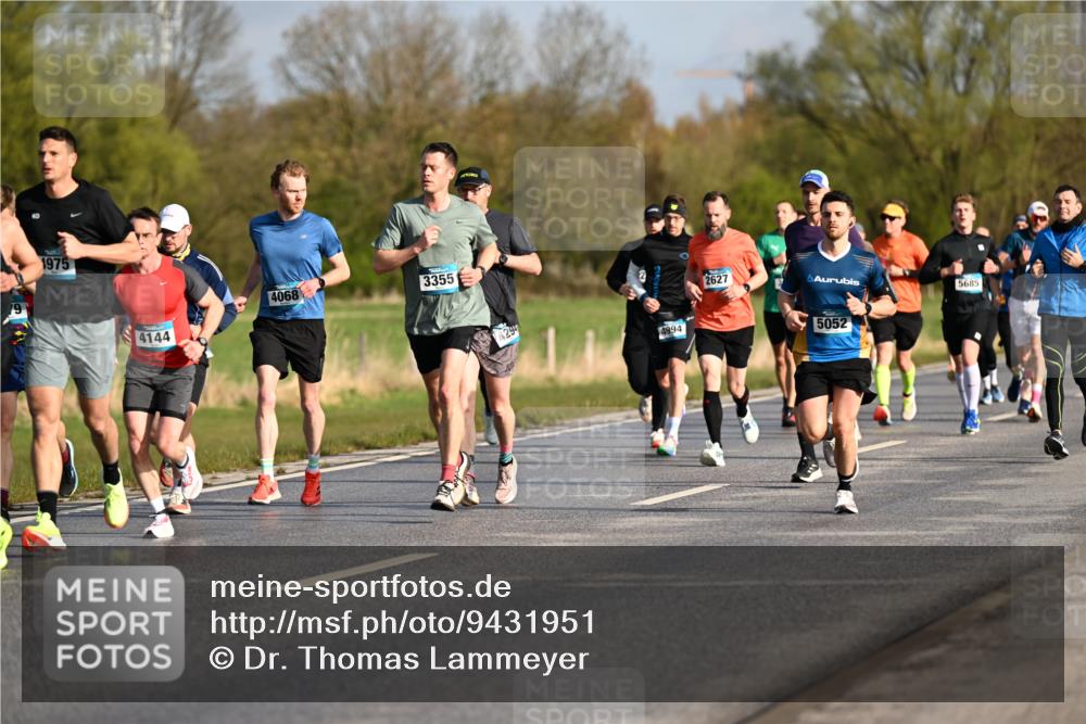 12.04.2026 - 45. Internationalen Wilhelmsburger Insellauf Dr. Thomas Lammeyer http://msf.ph/oto/9431951 12.04.2026 09:13:27 Laufen 19, 1975, 4144, 4068, 3355, 4994, 2627, 5685, 5052 meine-sportfotos.de