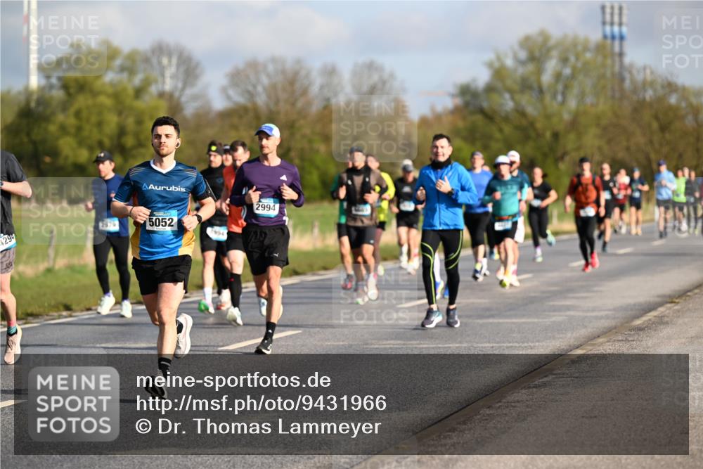12.04.2026 - 45. Internationalen Wilhelmsburger Insellauf Dr. Thomas Lammeyer http://msf.ph/oto/9431966 12.04.2026 09:13:31 Laufen 294, 1879, 5052, 2994 meine-sportfotos.de