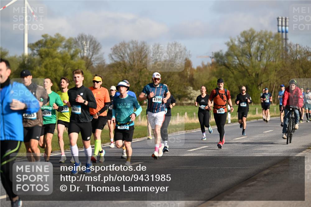 12.04.2026 - 45. Internationalen Wilhelmsburger Insellauf Dr. Thomas Lammeyer http://msf.ph/oto/9431985 12.04.2026 09:13:34 Laufen 33, 5685, 25, 5603, 3815, 2025, 4190, 4621, 378, 3958, 4296 meine-sportfotos.de