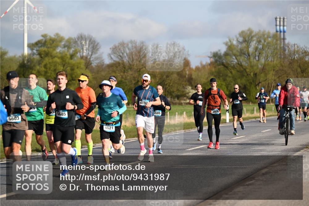 12.04.2026 - 45. Internationalen Wilhelmsburger Insellauf Dr. Thomas Lammeyer http://msf.ph/oto/9431987 12.04.2026 09:13:34 Laufen 33, 5603, 4190, 5685, 3025, 4621, 3585, 3958, 4296 meine-sportfotos.de