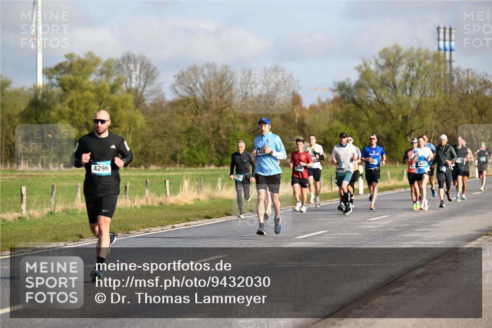 12.04.2026 - 45. Internationalen Wilhelmsburger Insellauf Dr. Thomas Lammeyer http://msf.ph/oto/9432030 12.04.2026 09:13:41 Laufen 4296, 4748, 5291, 4340 meine-sportfotos.de