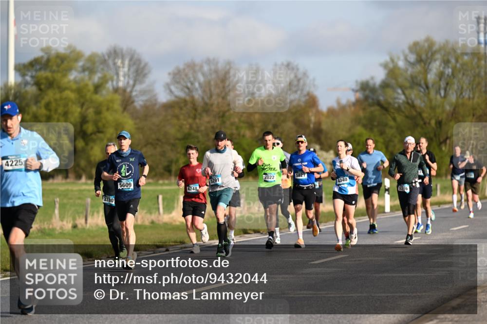 12.04.2026 - 45. Internationalen Wilhelmsburger Insellauf Dr. Thomas Lammeyer http://msf.ph/oto/9432044 12.04.2026 09:13:44 Laufen 4225, 2780, 361, 5609, 5291, 2022, 5821, 4340, 4748, 5316 meine-sportfotos.de