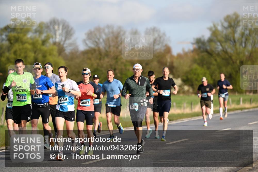 12.04.2026 - 45. Internationalen Wilhelmsburger Insellauf Dr. Thomas Lammeyer http://msf.ph/oto/9432062 12.04.2026 09:13:48 Laufen 451, 2022, 7, 5821, 4340, 4807, 45, 5316, 2265 meine-sportfotos.de