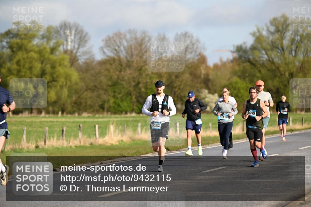 12.04.2026 - 45. Internationalen Wilhelmsburger Insellauf Dr. Thomas Lammeyer http://msf.ph/oto/9432115 12.04.2026 09:13:57 Laufen 2382, 3114, 3095 meine-sportfotos.de