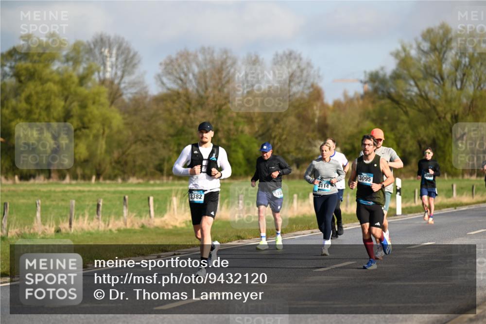 12.04.2026 - 45. Internationalen Wilhelmsburger Insellauf Dr. Thomas Lammeyer http://msf.ph/oto/9432120 12.04.2026 09:13:58 Laufen 2382, 735, 3114, 3095 meine-sportfotos.de
