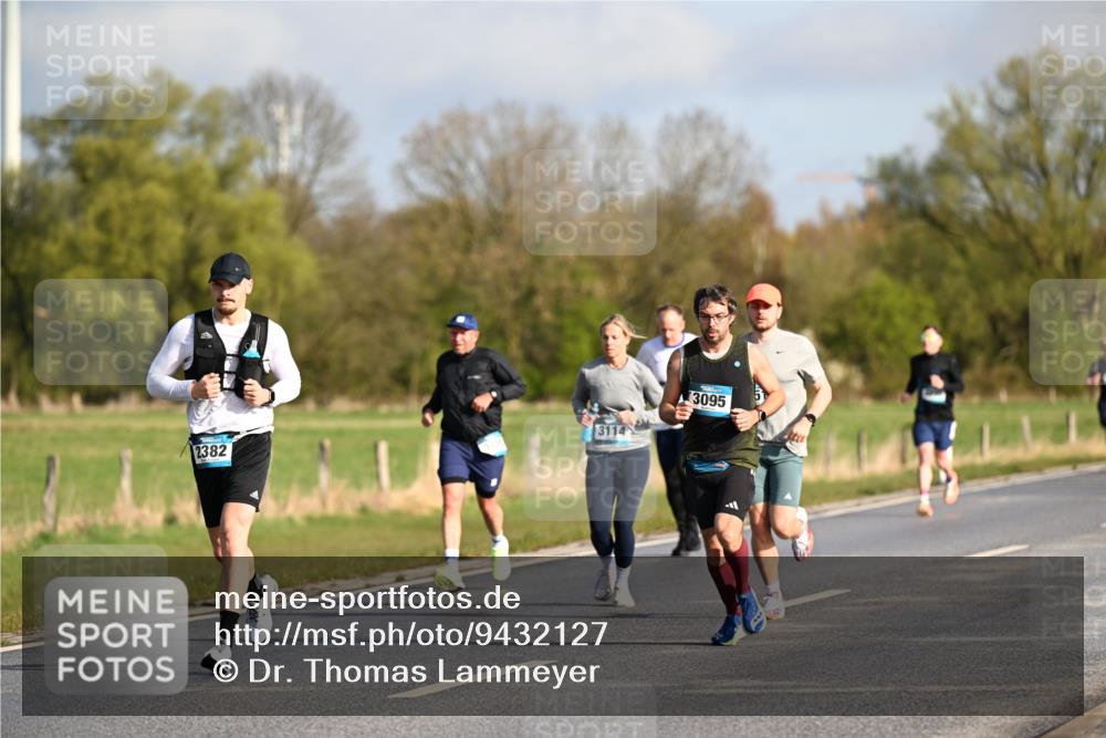 12.04.2026 - 45. Internationalen Wilhelmsburger Insellauf Dr. Thomas Lammeyer http://msf.ph/oto/9432127 12.04.2026 09:13:59 Laufen 2382, 3114, 3095 meine-sportfotos.de