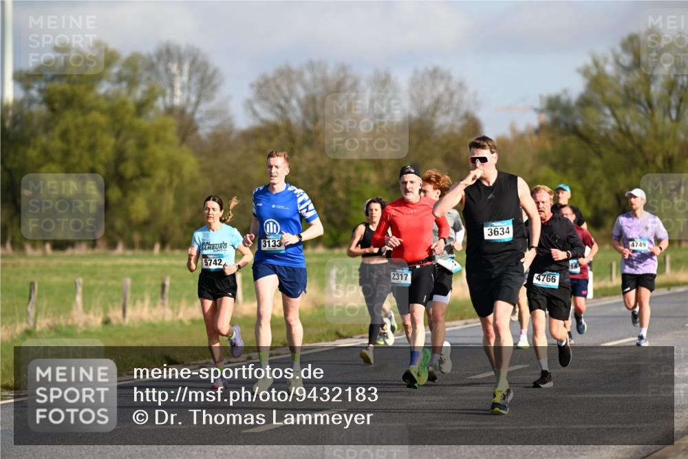 12.04.2026 - 45. Internationalen Wilhelmsburger Insellauf Dr. Thomas Lammeyer http://msf.ph/oto/9432183 12.04.2026 09:14:09 Laufen 5742, 3133, 2317, 3634, 4766, 4749 meine-sportfotos.de