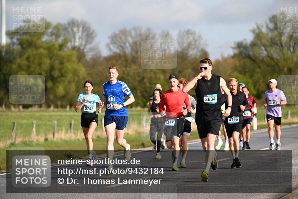 12.04.2026 - 45. Internationalen Wilhelmsburger Insellauf Dr. Thomas Lammeyer http://msf.ph/oto/9432184 12.04.2026 09:14:09 Laufen 5742, 313, 2317, 3634, 4766, 4214, 4749 meine-sportfotos.de