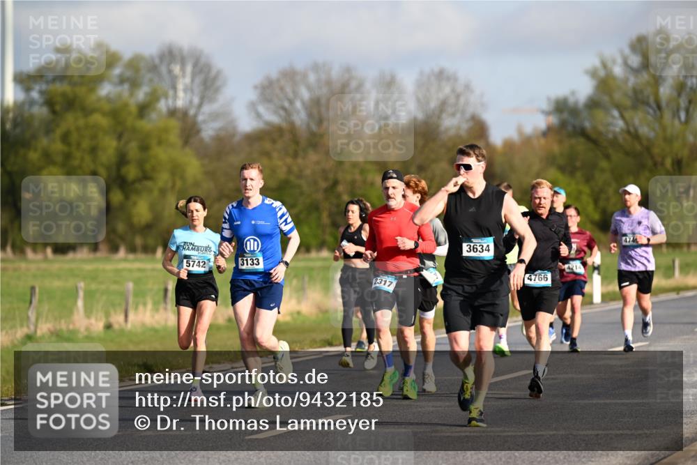 12.04.2026 - 45. Internationalen Wilhelmsburger Insellauf Dr. Thomas Lammeyer http://msf.ph/oto/9432185 12.04.2026 09:14:09 Laufen 5742, 3133, 2317, 3634, 4766, 474 meine-sportfotos.de