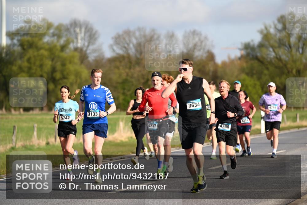 12.04.2026 - 45. Internationalen Wilhelmsburger Insellauf Dr. Thomas Lammeyer http://msf.ph/oto/9432187 12.04.2026 09:14:10 Laufen 5742, 3133, 2317, 3634, 4766, 4214, 4749 meine-sportfotos.de