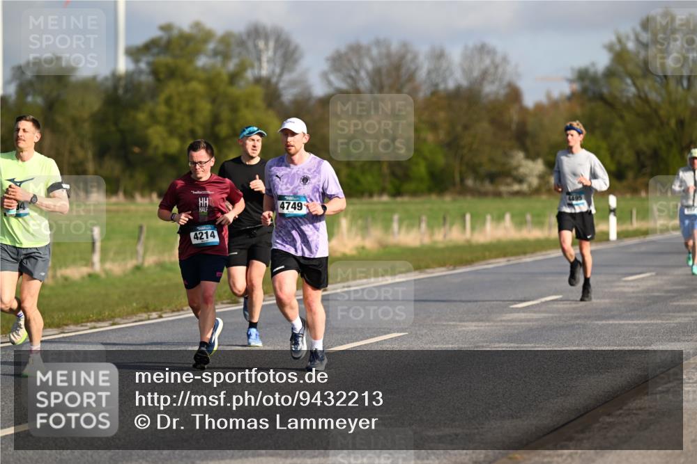 12.04.2026 - 45. Internationalen Wilhelmsburger Insellauf Dr. Thomas Lammeyer http://msf.ph/oto/9432213 12.04.2026 09:14:15 Laufen 4214, 4749, 4495 meine-sportfotos.de