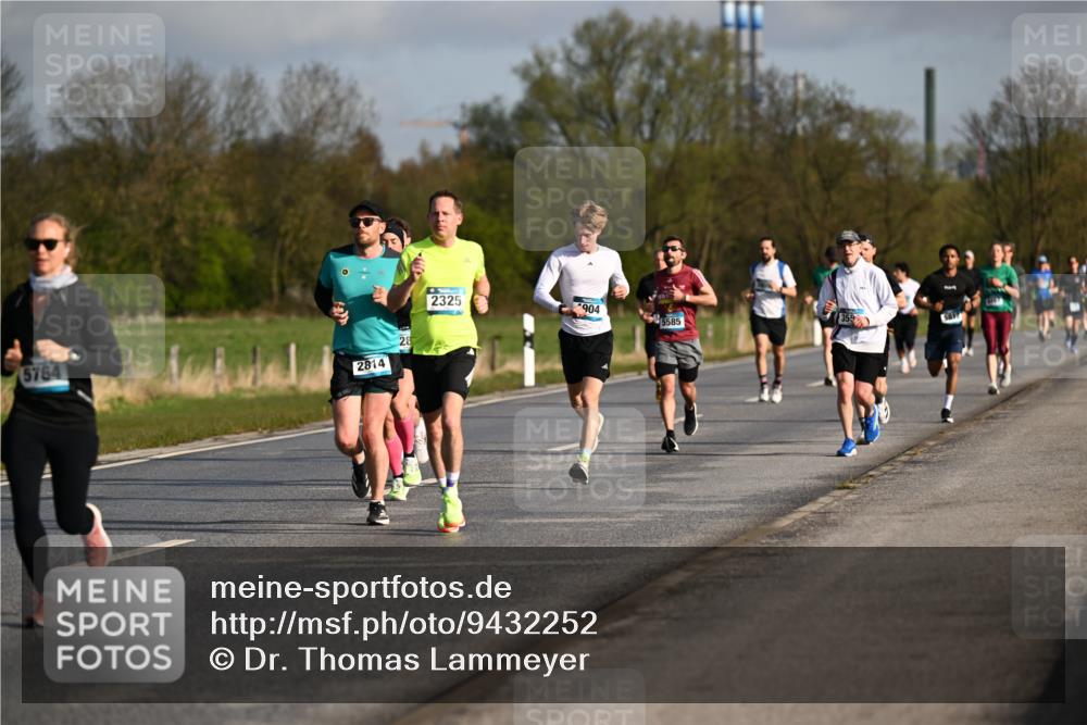 12.04.2026 - 45. Internationalen Wilhelmsburger Insellauf Dr. Thomas Lammeyer http://msf.ph/oto/9432252 12.04.2026 09:14:23 Laufen 28, 5764, 2814, 355, 2325, 904, 5585, 5817 meine-sportfotos.de