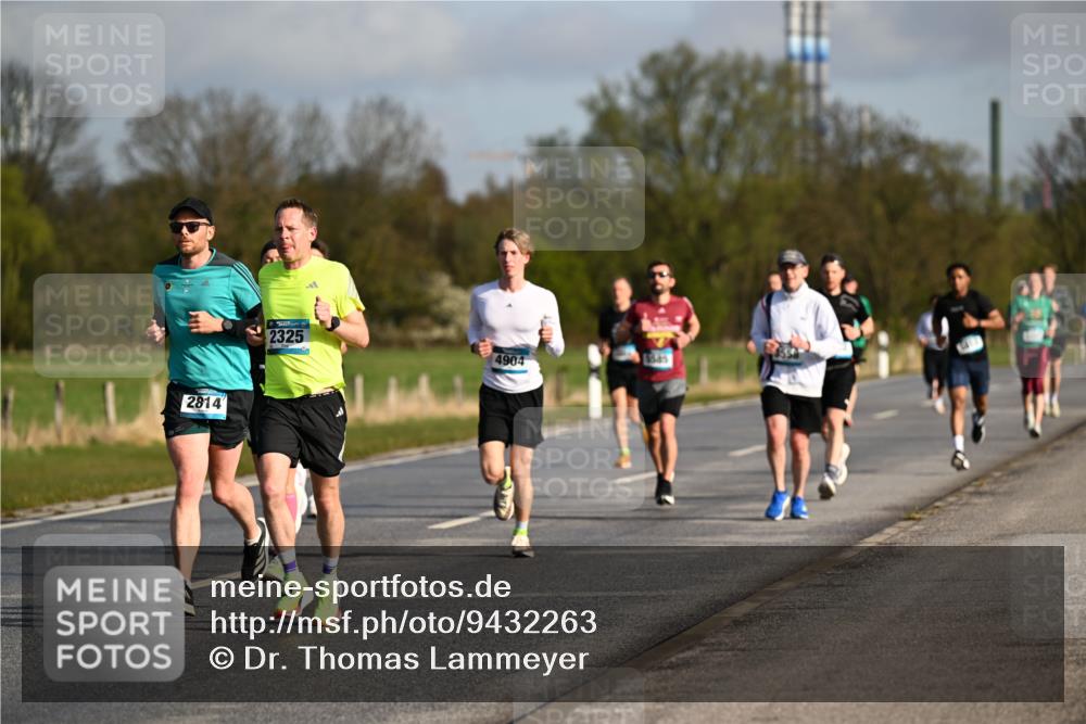 12.04.2026 - 45. Internationalen Wilhelmsburger Insellauf Dr. Thomas Lammeyer http://msf.ph/oto/9432263 12.04.2026 09:14:24 Laufen 2814, 2325, 4904 meine-sportfotos.de