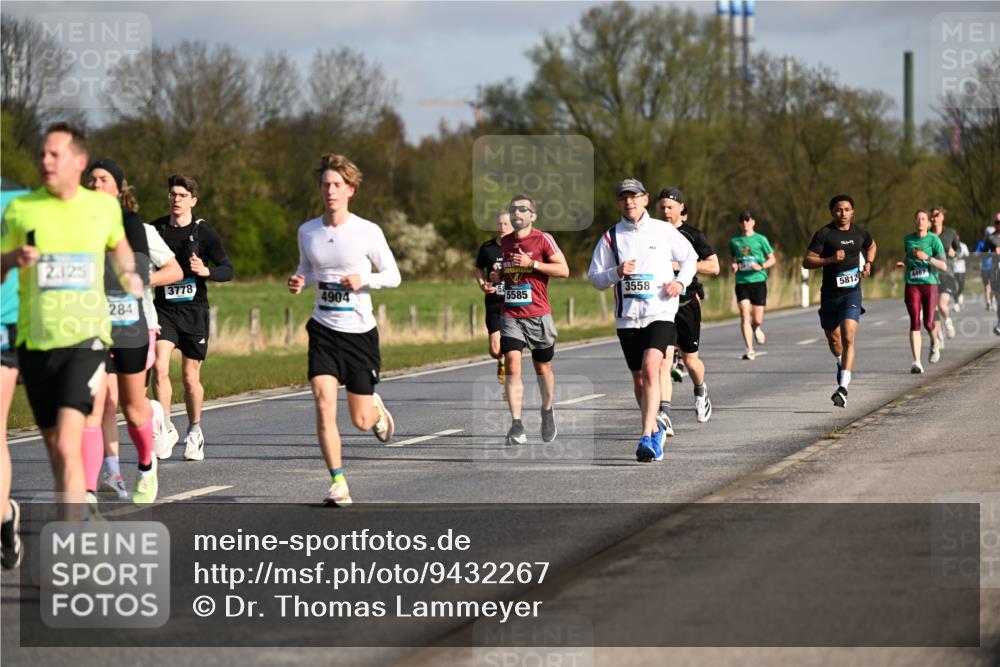 12.04.2026 - 45. Internationalen Wilhelmsburger Insellauf Dr. Thomas Lammeyer http://msf.ph/oto/9432267 12.04.2026 09:14:25 Laufen 2325, 284, 3778, 5585, 4904, 1, 3558, 5812, 4467 meine-sportfotos.de