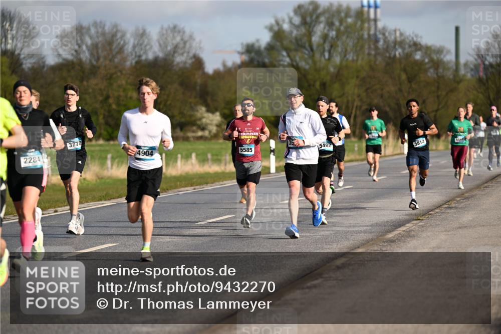 12.04.2026 - 45. Internationalen Wilhelmsburger Insellauf Dr. Thomas Lammeyer http://msf.ph/oto/9432270 12.04.2026 09:14:26 Laufen 2284, 3778, 4904, 5585, 5492, 5812, 44 meine-sportfotos.de