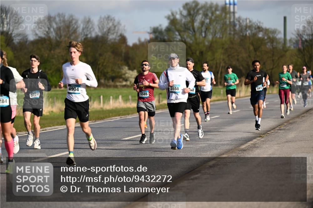 12.04.2026 - 45. Internationalen Wilhelmsburger Insellauf Dr. Thomas Lammeyer http://msf.ph/oto/9432272 12.04.2026 09:14:26 Laufen 284, 3778, 4904, 5585, 3558, 2, 5812 meine-sportfotos.de