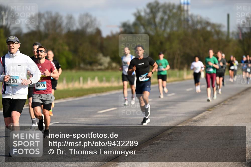 12.04.2026 - 45. Internationalen Wilhelmsburger Insellauf Dr. Thomas Lammeyer http://msf.ph/oto/9432289 12.04.2026 09:14:29 Laufen 5558, 5585 meine-sportfotos.de