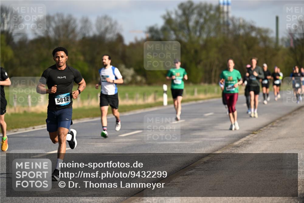 12.04.2026 - 45. Internationalen Wilhelmsburger Insellauf Dr. Thomas Lammeyer http://msf.ph/oto/9432299 12.04.2026 09:14:30 Laufen 5812, 1 meine-sportfotos.de