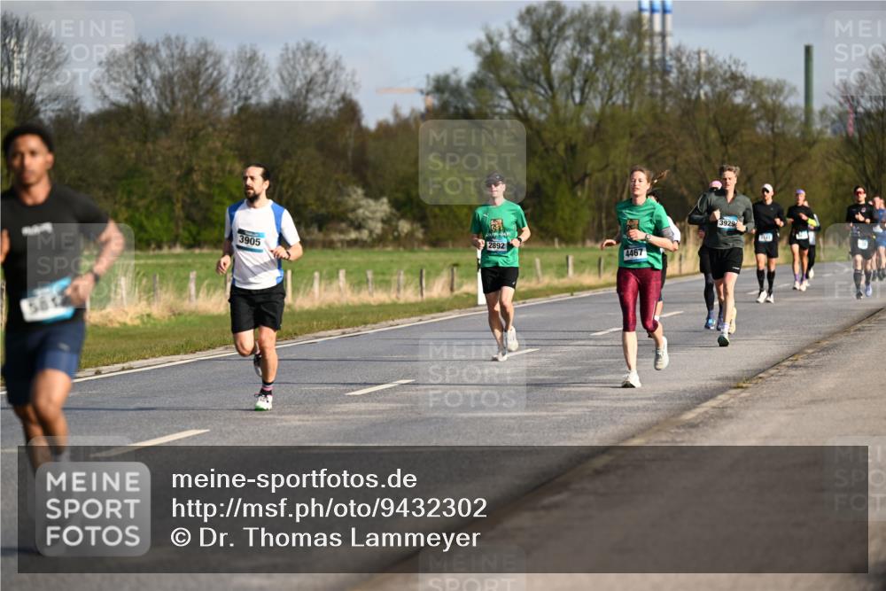 12.04.2026 - 45. Internationalen Wilhelmsburger Insellauf Dr. Thomas Lammeyer http://msf.ph/oto/9432302 12.04.2026 09:14:31 Laufen 3905, 2892, 4467, 3929 meine-sportfotos.de
