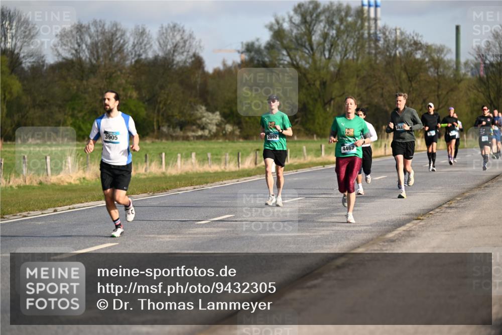 12.04.2026 - 45. Internationalen Wilhelmsburger Insellauf Dr. Thomas Lammeyer http://msf.ph/oto/9432305 12.04.2026 09:14:31 Laufen 3905, 2892, 4467, 392 meine-sportfotos.de