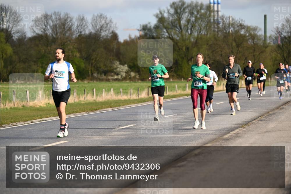 12.04.2026 - 45. Internationalen Wilhelmsburger Insellauf Dr. Thomas Lammeyer http://msf.ph/oto/9432306 12.04.2026 09:14:31 Laufen 3905, 2892, 3929, 4467 meine-sportfotos.de