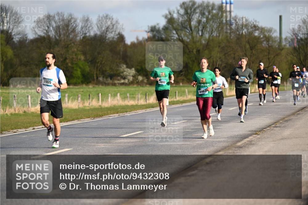 12.04.2026 - 45. Internationalen Wilhelmsburger Insellauf Dr. Thomas Lammeyer http://msf.ph/oto/9432308 12.04.2026 09:14:32 Laufen 3905, 2892, 55, 4467, 3929 meine-sportfotos.de