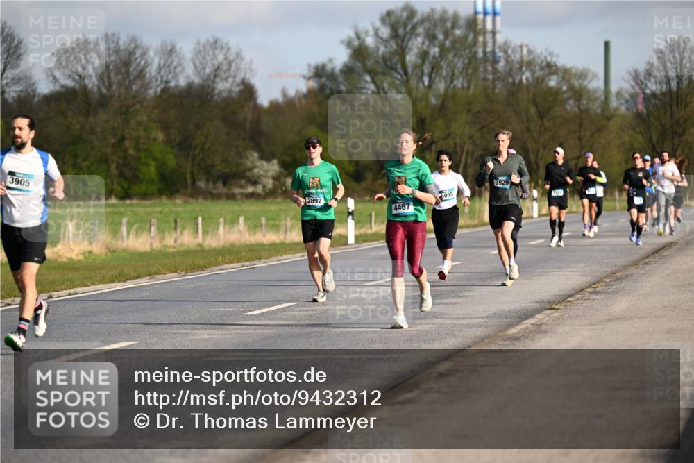 12.04.2026 - 45. Internationalen Wilhelmsburger Insellauf Dr. Thomas Lammeyer http://msf.ph/oto/9432312 12.04.2026 09:14:32 Laufen 3905, 2892, 3929, 055, 4467, 300 meine-sportfotos.de