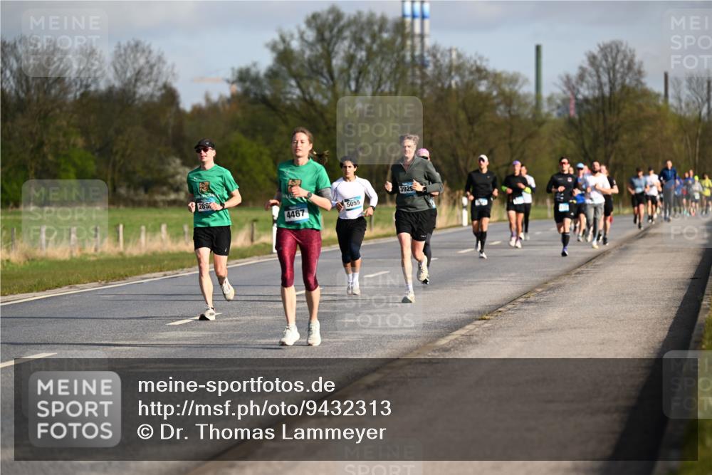 12.04.2026 - 45. Internationalen Wilhelmsburger Insellauf Dr. Thomas Lammeyer http://msf.ph/oto/9432313 12.04.2026 09:14:33 Laufen 289, 4467, 5055, 3925 meine-sportfotos.de