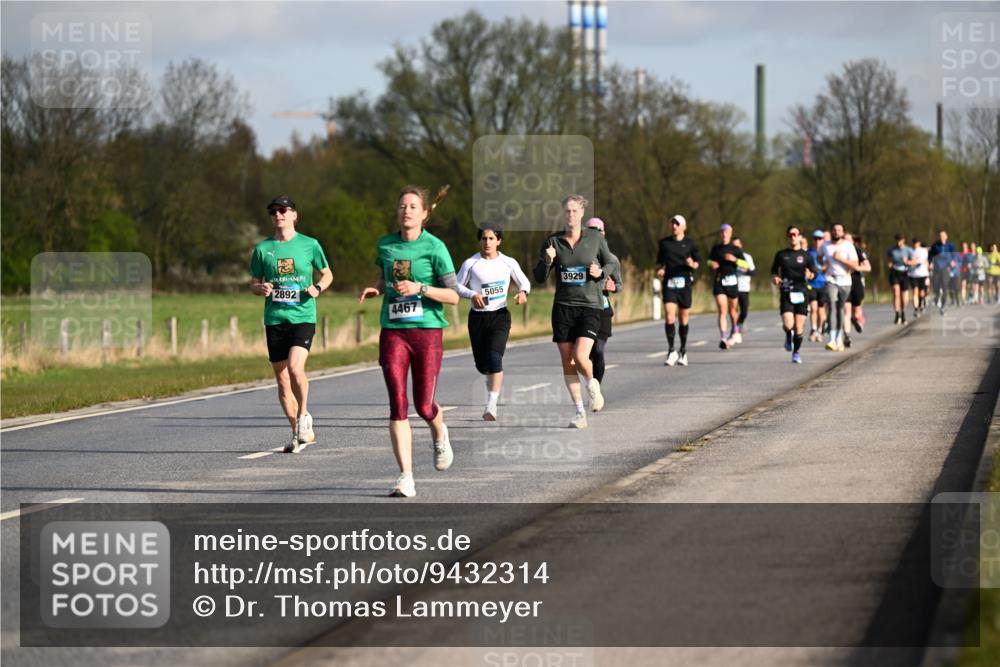 12.04.2026 - 45. Internationalen Wilhelmsburger Insellauf Dr. Thomas Lammeyer http://msf.ph/oto/9432314 12.04.2026 09:14:33 Laufen 2892, 4467, 5055, 3929 meine-sportfotos.de
