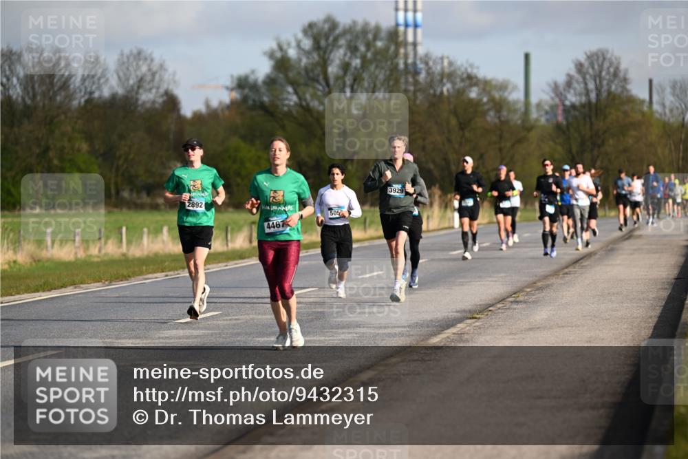 12.04.2026 - 45. Internationalen Wilhelmsburger Insellauf Dr. Thomas Lammeyer http://msf.ph/oto/9432315 12.04.2026 09:14:33 Laufen 2892, 4467, 505, 3929 meine-sportfotos.de