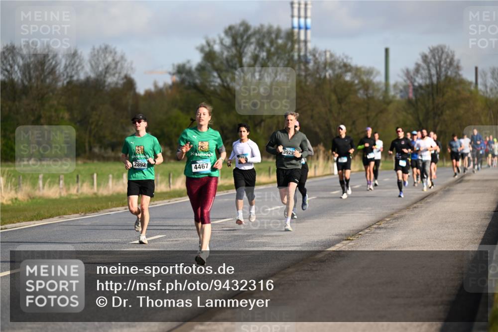 12.04.2026 - 45. Internationalen Wilhelmsburger Insellauf Dr. Thomas Lammeyer http://msf.ph/oto/9432316 12.04.2026 09:14:33 Laufen 2892, 4467, 3929 meine-sportfotos.de