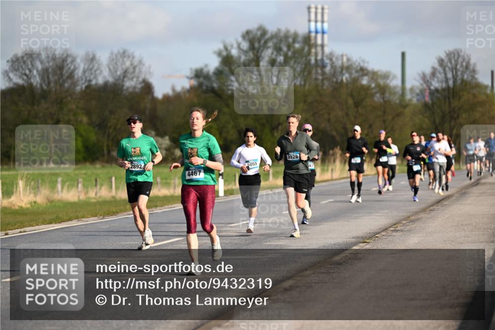 12.04.2026 - 45. Internationalen Wilhelmsburger Insellauf Dr. Thomas Lammeyer http://msf.ph/oto/9432319 12.04.2026 09:14:34 Laufen 2892, 5055, 4467, 3929 meine-sportfotos.de