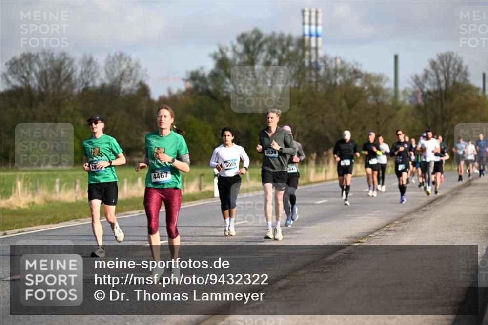 12.04.2026 - 45. Internationalen Wilhelmsburger Insellauf Dr. Thomas Lammeyer http://msf.ph/oto/9432322 12.04.2026 09:14:34 Laufen 28, 4467, 5055, 3929, 5843 meine-sportfotos.de