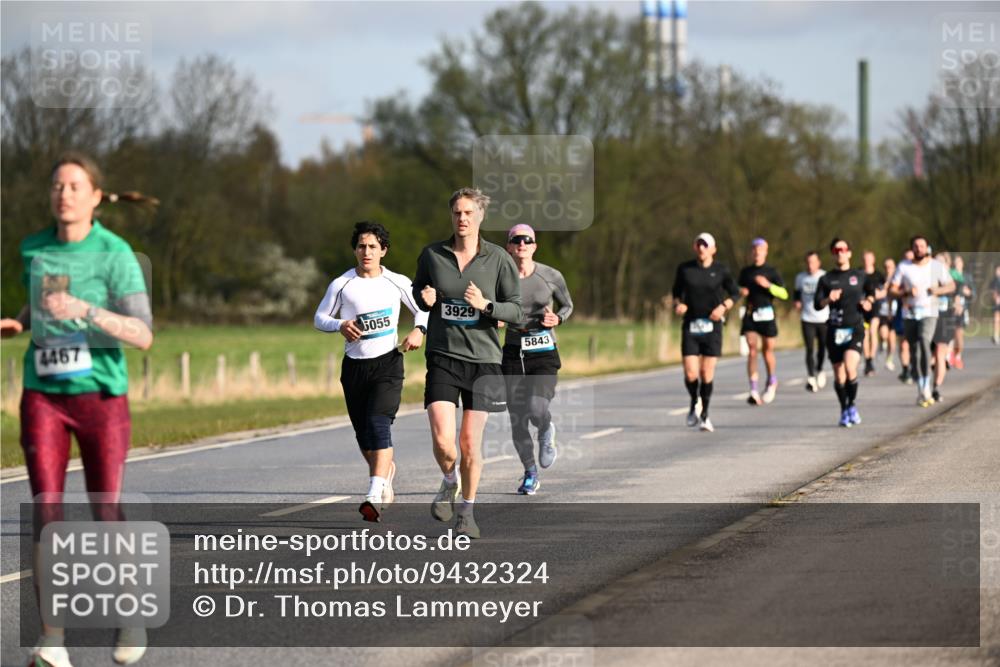 12.04.2026 - 45. Internationalen Wilhelmsburger Insellauf Dr. Thomas Lammeyer http://msf.ph/oto/9432324 12.04.2026 09:14:36 Laufen 4467, 5055, 3929, 5843 meine-sportfotos.de
