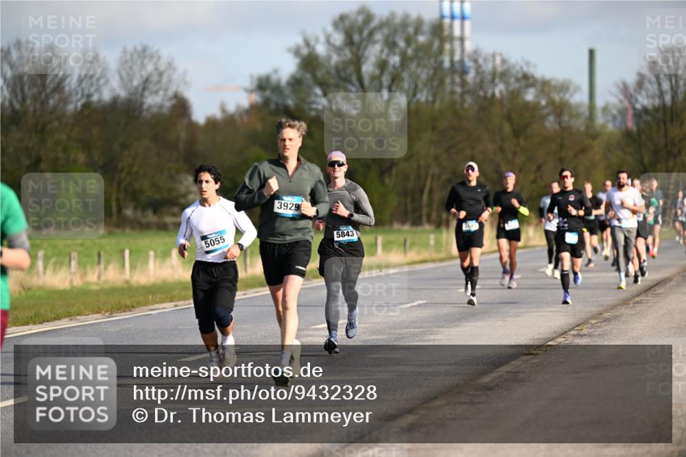12.04.2026 - 45. Internationalen Wilhelmsburger Insellauf Dr. Thomas Lammeyer http://msf.ph/oto/9432328 12.04.2026 09:14:36 Laufen 5055, 3929, 5843, 3141 meine-sportfotos.de