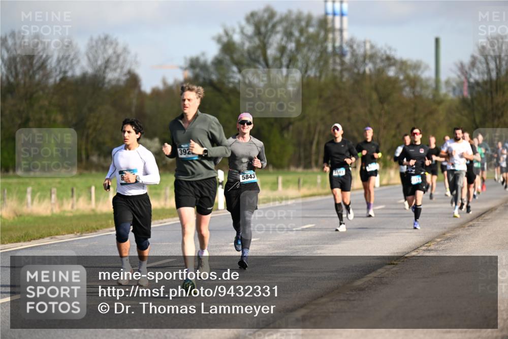 12.04.2026 - 45. Internationalen Wilhelmsburger Insellauf Dr. Thomas Lammeyer http://msf.ph/oto/9432331 12.04.2026 09:14:36 Laufen 392, 5843, 141 meine-sportfotos.de