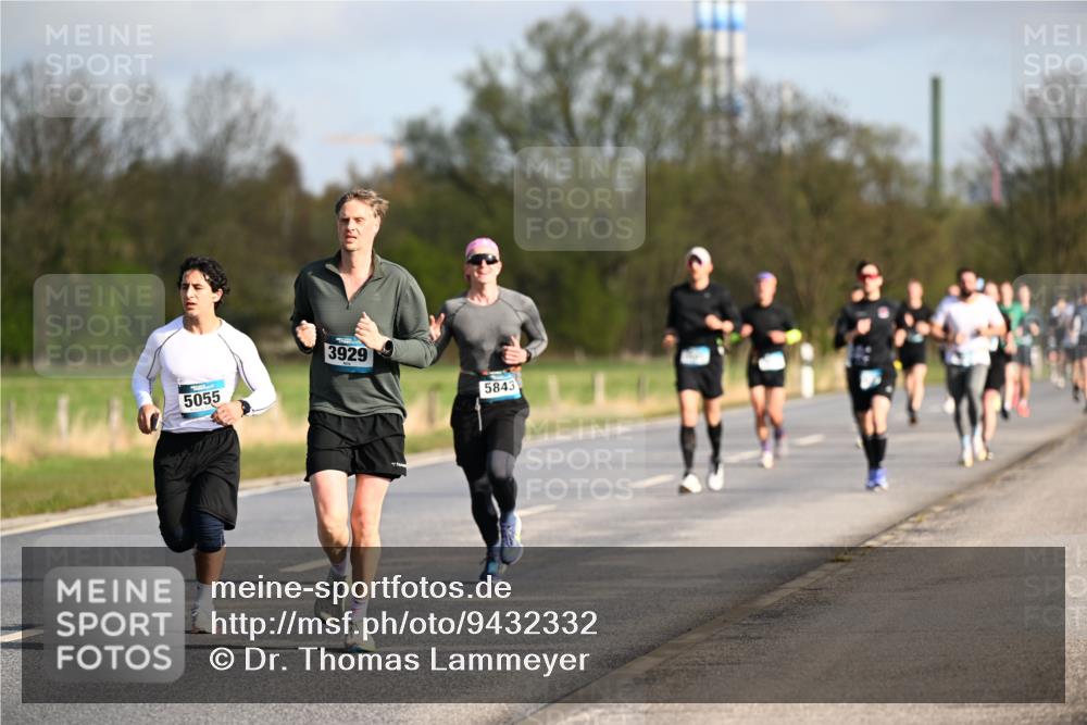 12.04.2026 - 45. Internationalen Wilhelmsburger Insellauf Dr. Thomas Lammeyer http://msf.ph/oto/9432332 12.04.2026 09:14:37 Laufen 5055, 3929, 5843 meine-sportfotos.de
