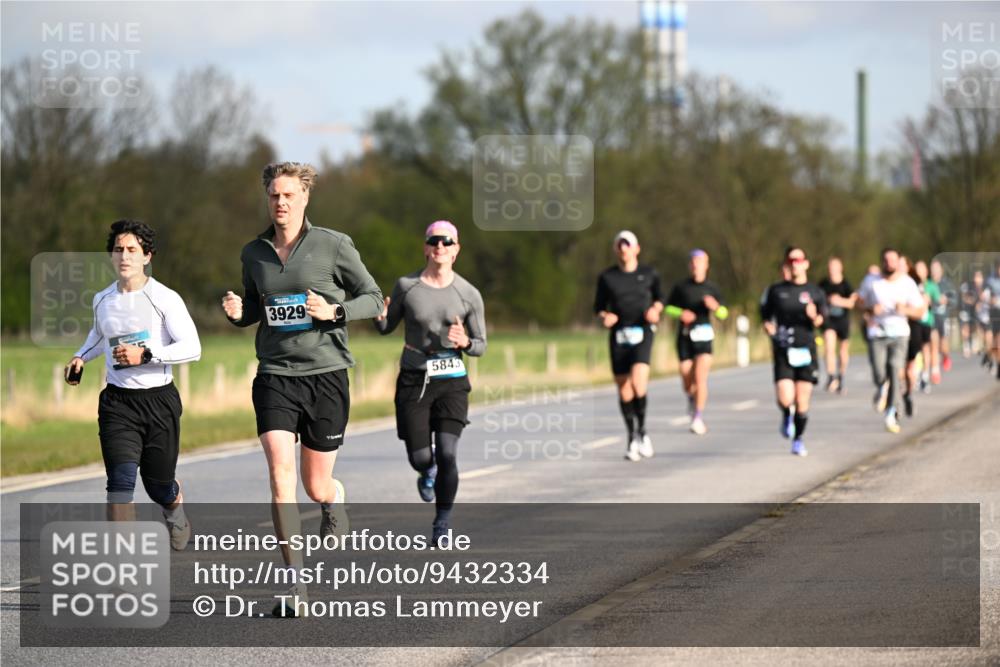 12.04.2026 - 45. Internationalen Wilhelmsburger Insellauf Dr. Thomas Lammeyer http://msf.ph/oto/9432334 12.04.2026 09:14:37 Laufen 3929, 5843 meine-sportfotos.de