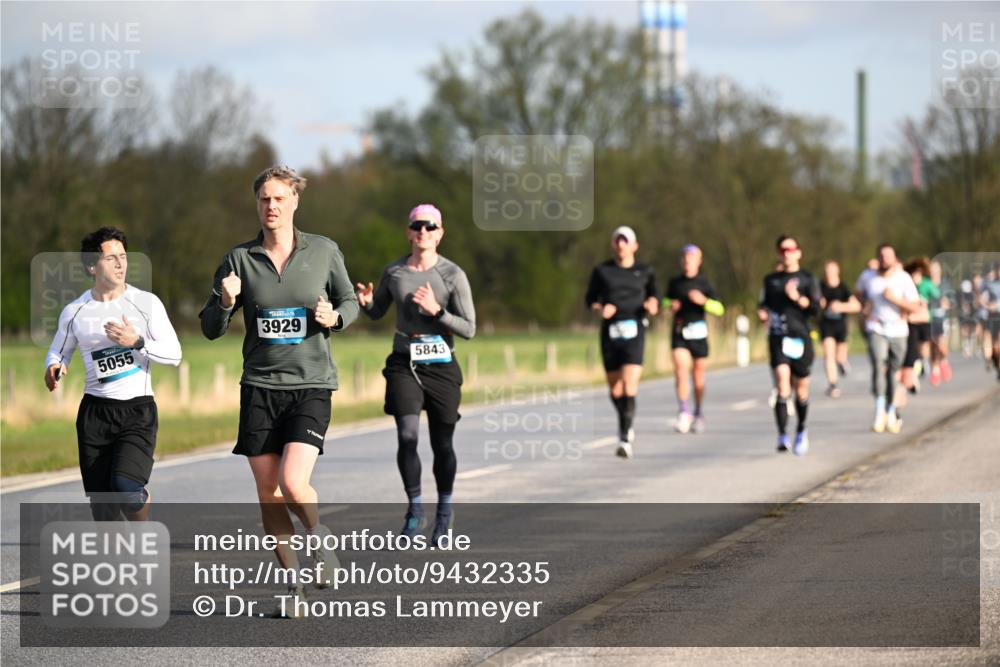 12.04.2026 - 45. Internationalen Wilhelmsburger Insellauf Dr. Thomas Lammeyer http://msf.ph/oto/9432335 12.04.2026 09:14:37 Laufen 5055, 3929, 5843 meine-sportfotos.de
