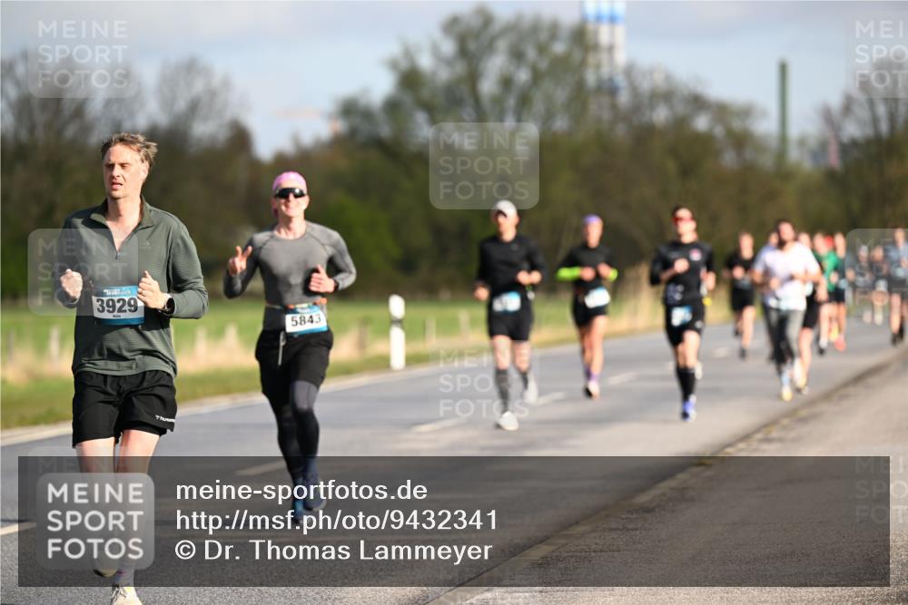 12.04.2026 - 45. Internationalen Wilhelmsburger Insellauf Dr. Thomas Lammeyer http://msf.ph/oto/9432341 12.04.2026 09:14:38 Laufen 3929, 5843 meine-sportfotos.de