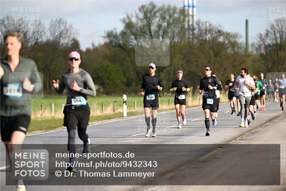 12.04.2026 - 45. Internationalen Wilhelmsburger Insellauf Dr. Thomas Lammeyer http://msf.ph/oto/9432343 12.04.2026 09:14:39 Laufen 3141, 541, 5843, 2831, 43 meine-sportfotos.de