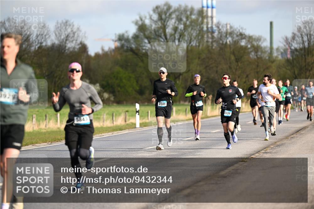 12.04.2026 - 45. Internationalen Wilhelmsburger Insellauf Dr. Thomas Lammeyer http://msf.ph/oto/9432344 12.04.2026 09:14:39 Laufen 5843, 3141, 54, 2831 meine-sportfotos.de